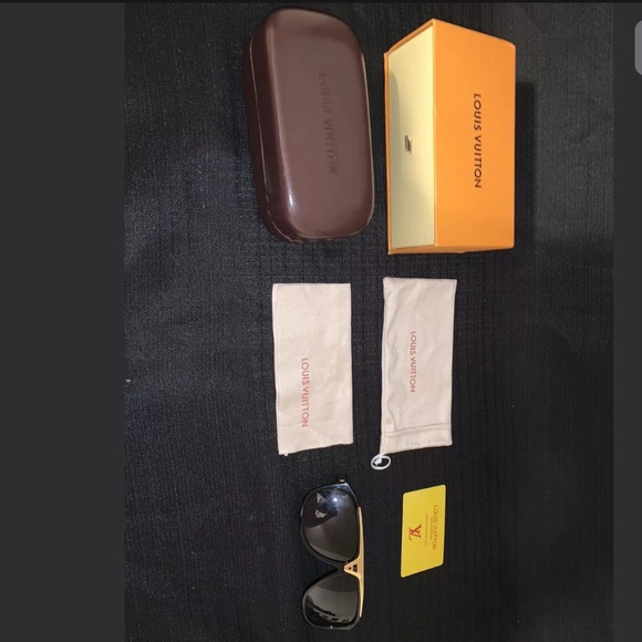 Louis Vuitton Sunglasses - Picture 6 of 7